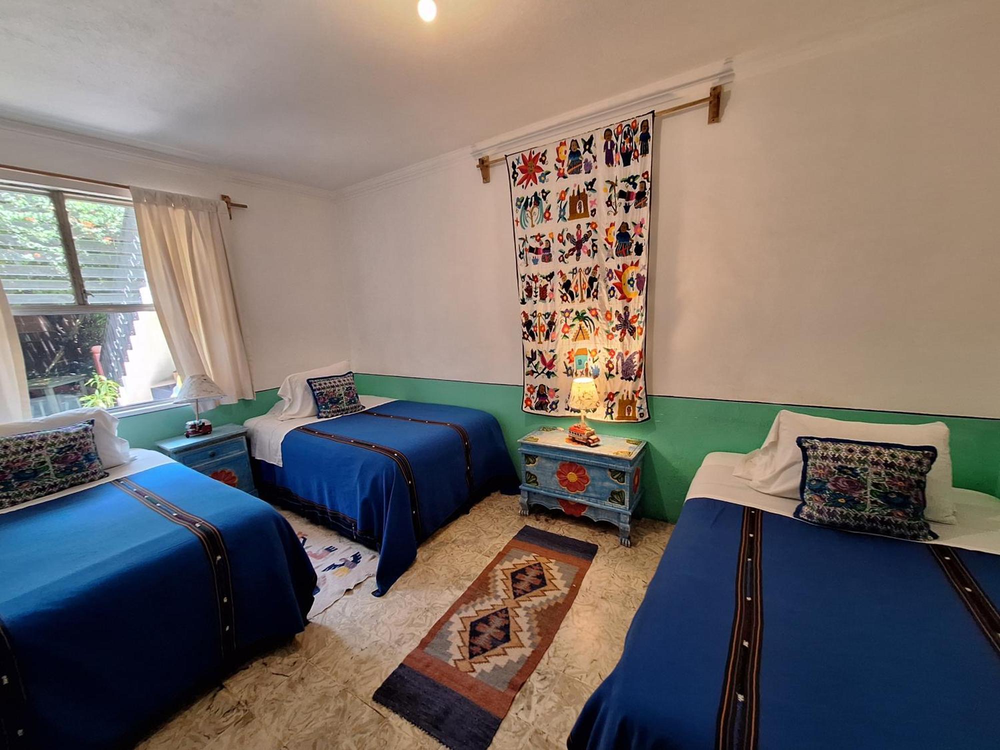 אנטיגואה גואטמלה Yellow House Hostel B&B מראה חיצוני תמונה